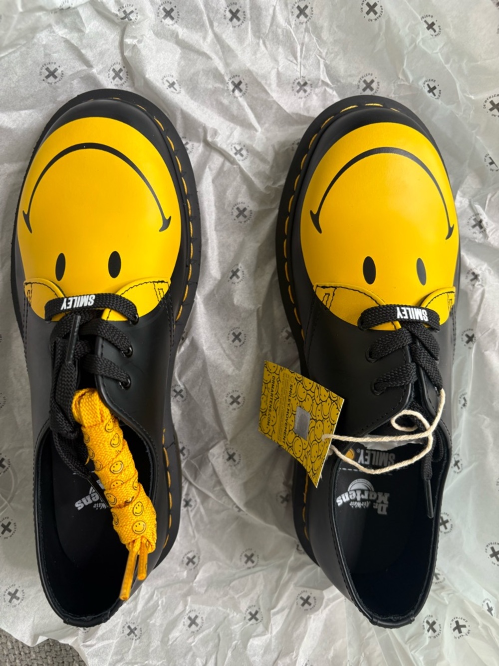 Dr Martens x Smiley 1461 Derby Black Leather Limited Edition Size 8 - Picture 8 of 16